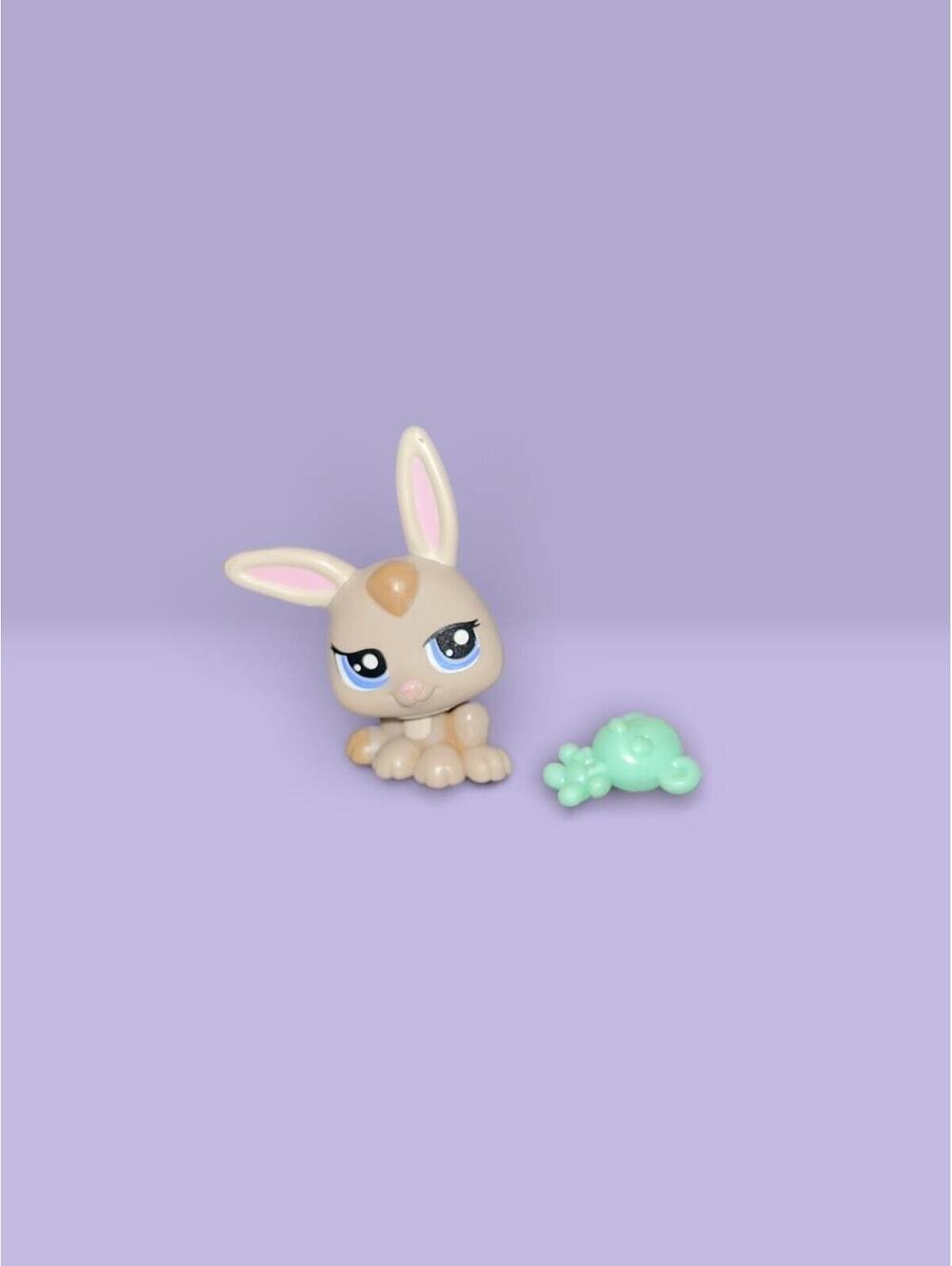 Littlest Pet Shop LPS Bunny #1333 with Bear Accessory.